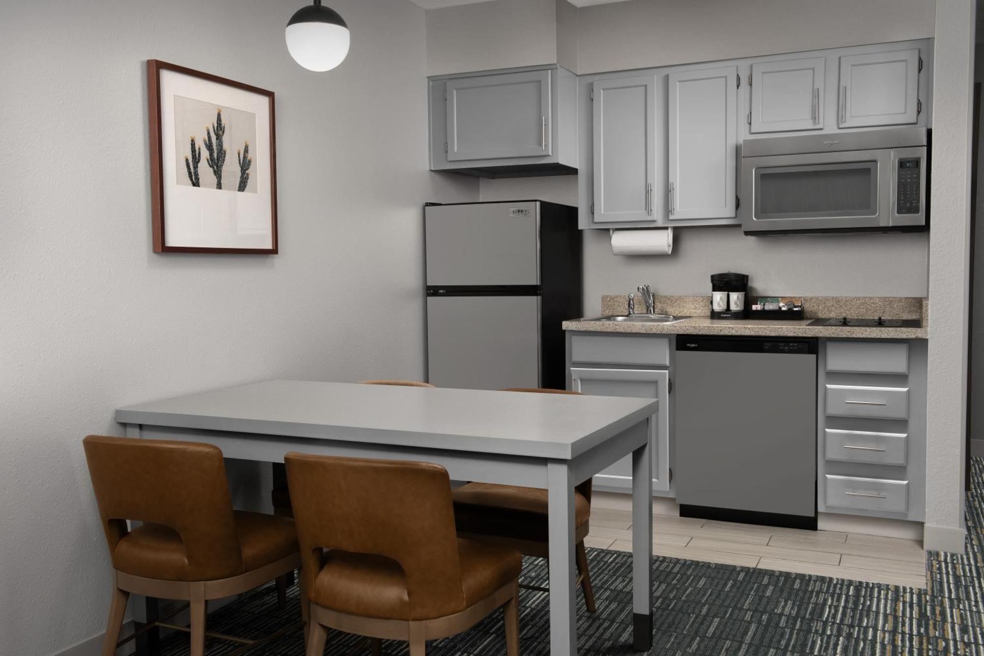 One-Bedroom Queen Suite