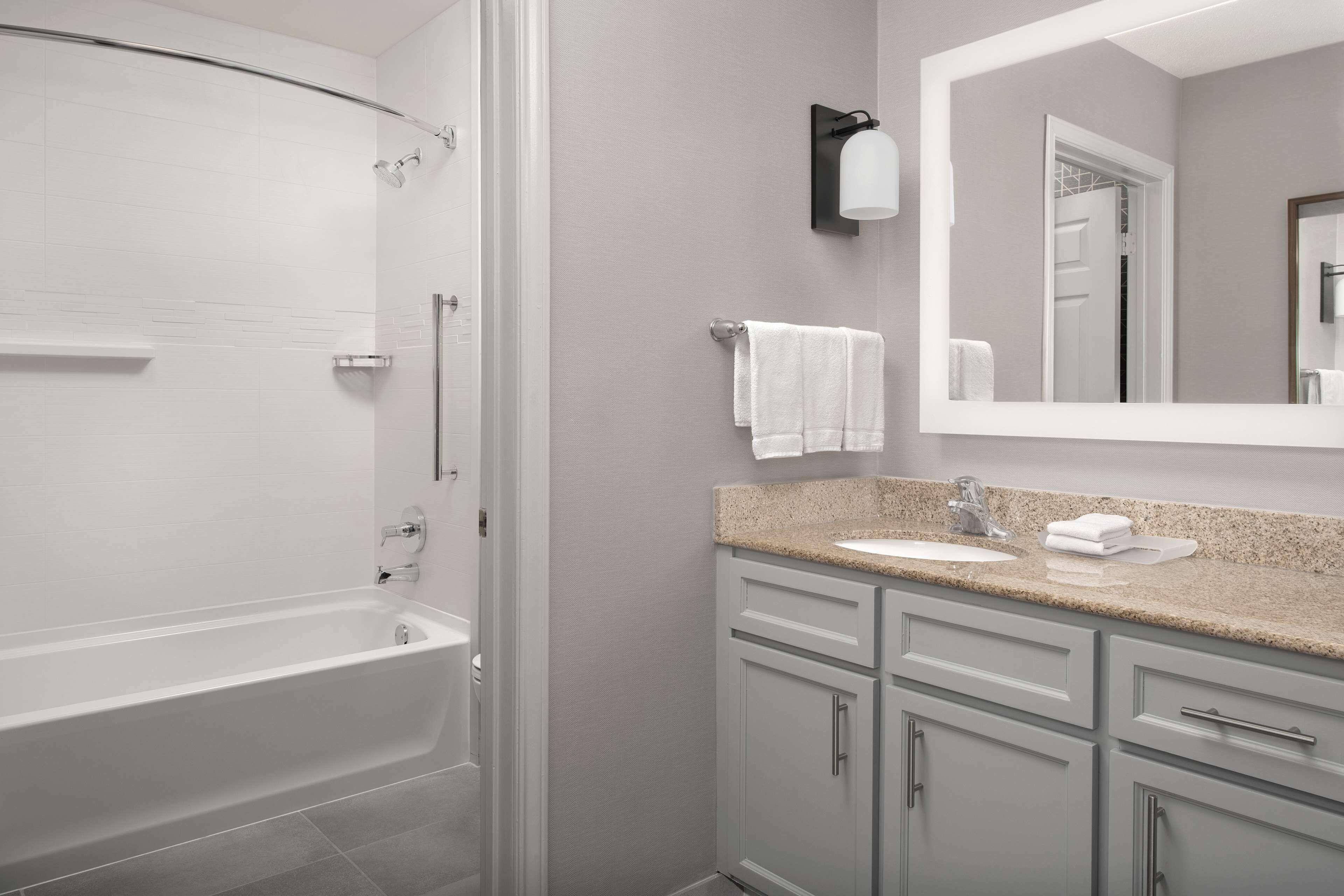 One-Bedroom Queen Suite
