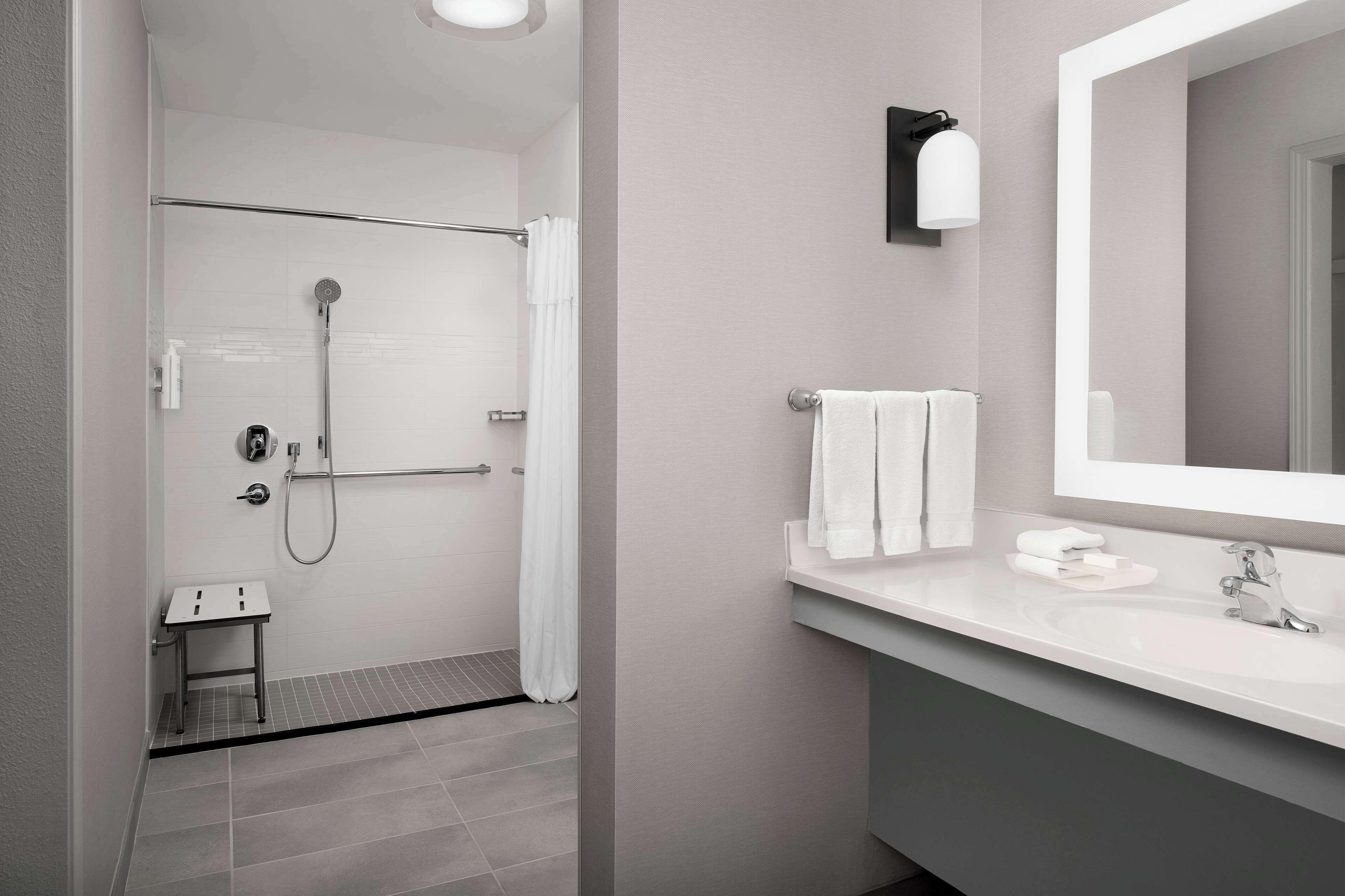 King Suite Roll Shower – Mobility Hearing Accessible