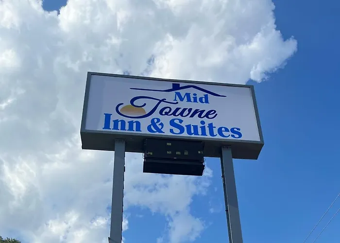 Motel: Mid Towne Inn & Suites