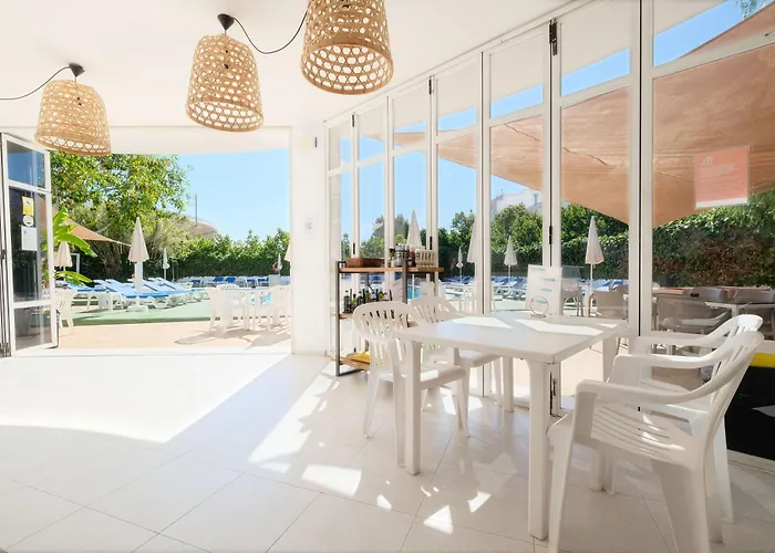 Azuline Hotel Llevant